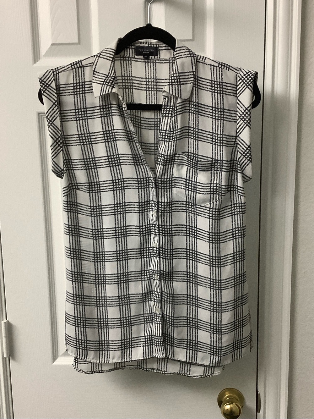 The Limited Black & White Plaid Sleeveless Button-Down Shirt